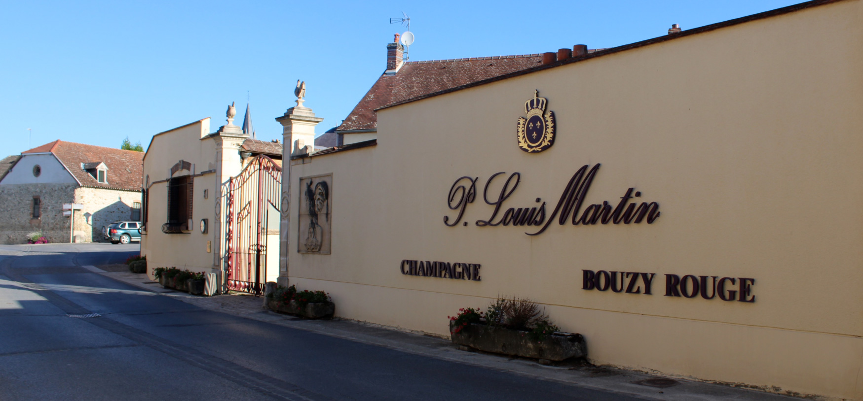 Vue sur l'entrèe de la maison du Champagne Paul Louis Martin